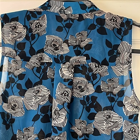 Super Cute Cabi Sleeveless Top - Picture 7 of 8